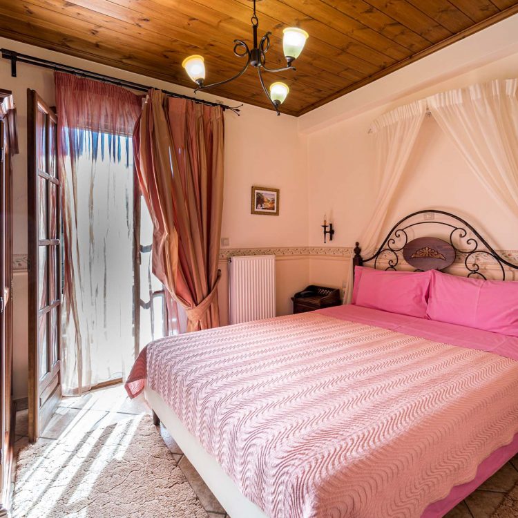 standard-double-double-room-pink-room