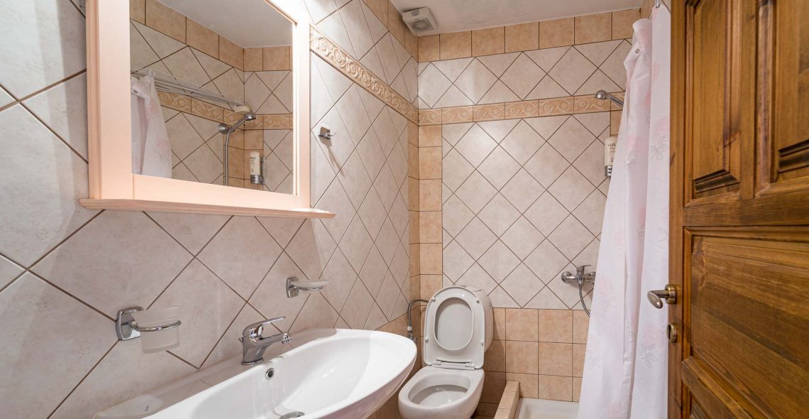 standard-double-double-room-pink-bathroom
