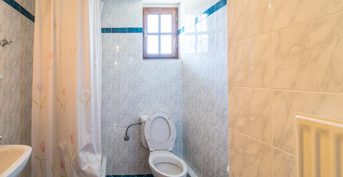 standard-triple-one-single-one-double-bathroom